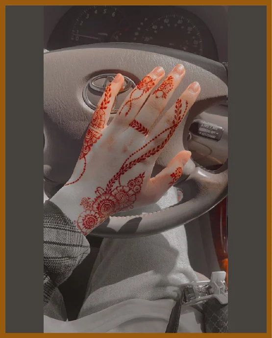 Diagonal Chain Like Khafif Back Hand Mehndi